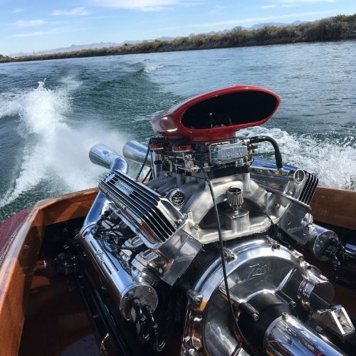 Двигатель лодки